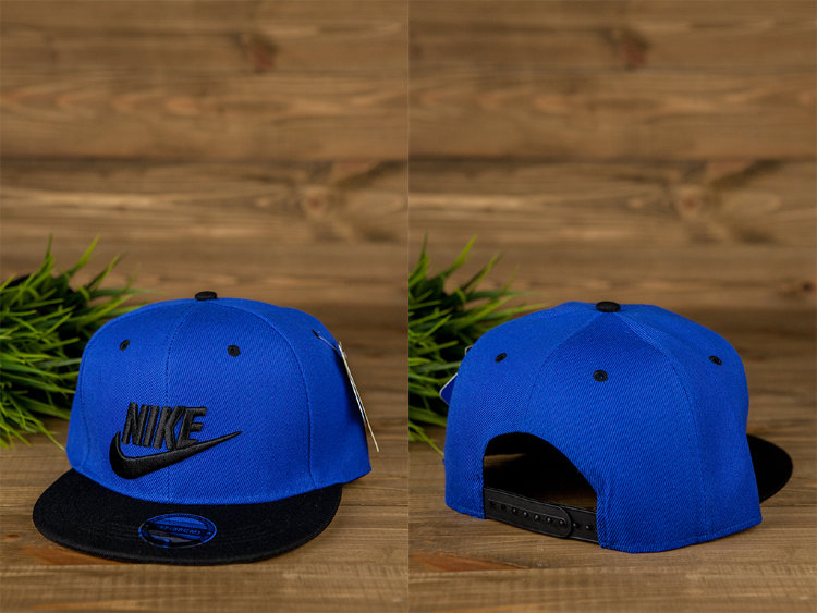 Кепка Nike синяя, черный козырек