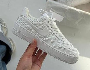  Nike Air Force 1 LV8