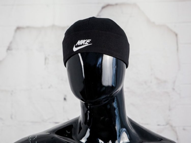 Шапка Nike с подворотом черная
