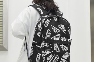 Рюкзак черный Nike 45х30х14 см