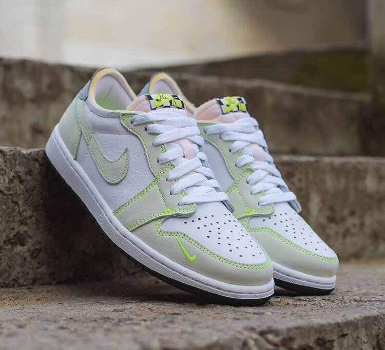 Nike Air Jordan 1 Low OG 'Ghost Green'