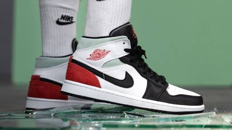 Nike  Air Jordan 1