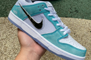 Nike SB Dunk Low April