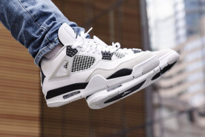Nike Air Jordan 4